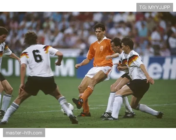 马尔科·范巴斯滕重返足球舞台,执教前景备受期待 马尔科·范巴斯滕重返足球舞台,执教前景备受期待