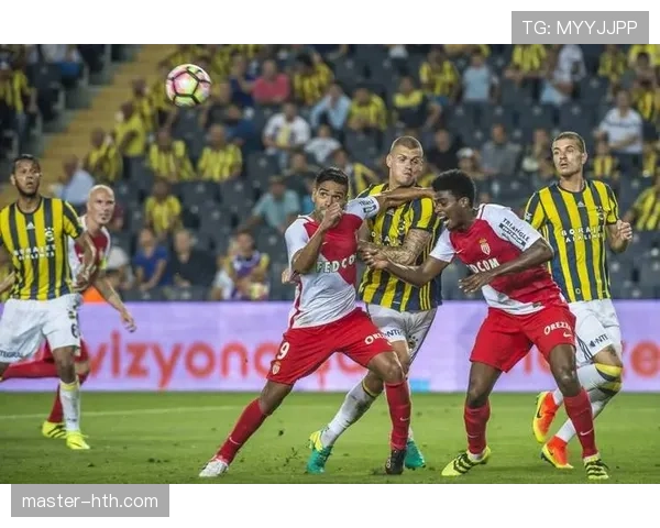 费内巴切边路疾驰再显锋芒，稳健表现强势提升争冠竞争力