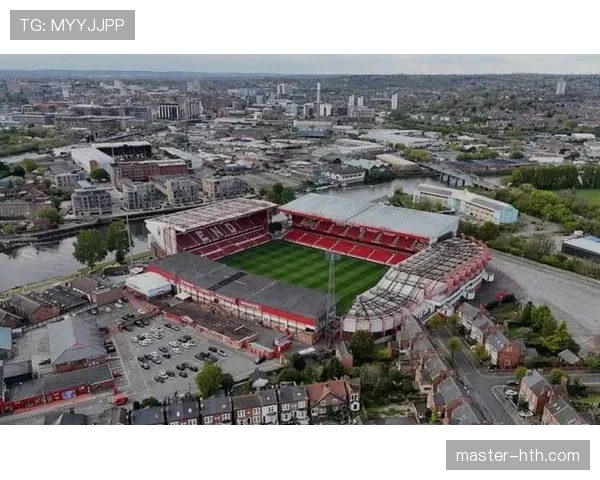 诺丁汉森林新球场盛大启用，球迷期待新赛季稳健表现