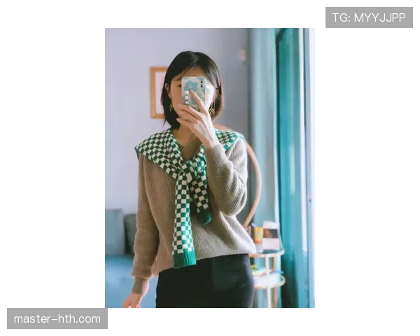 程语轩路人照：家居服随便一穿拎着天价包，我笑出声